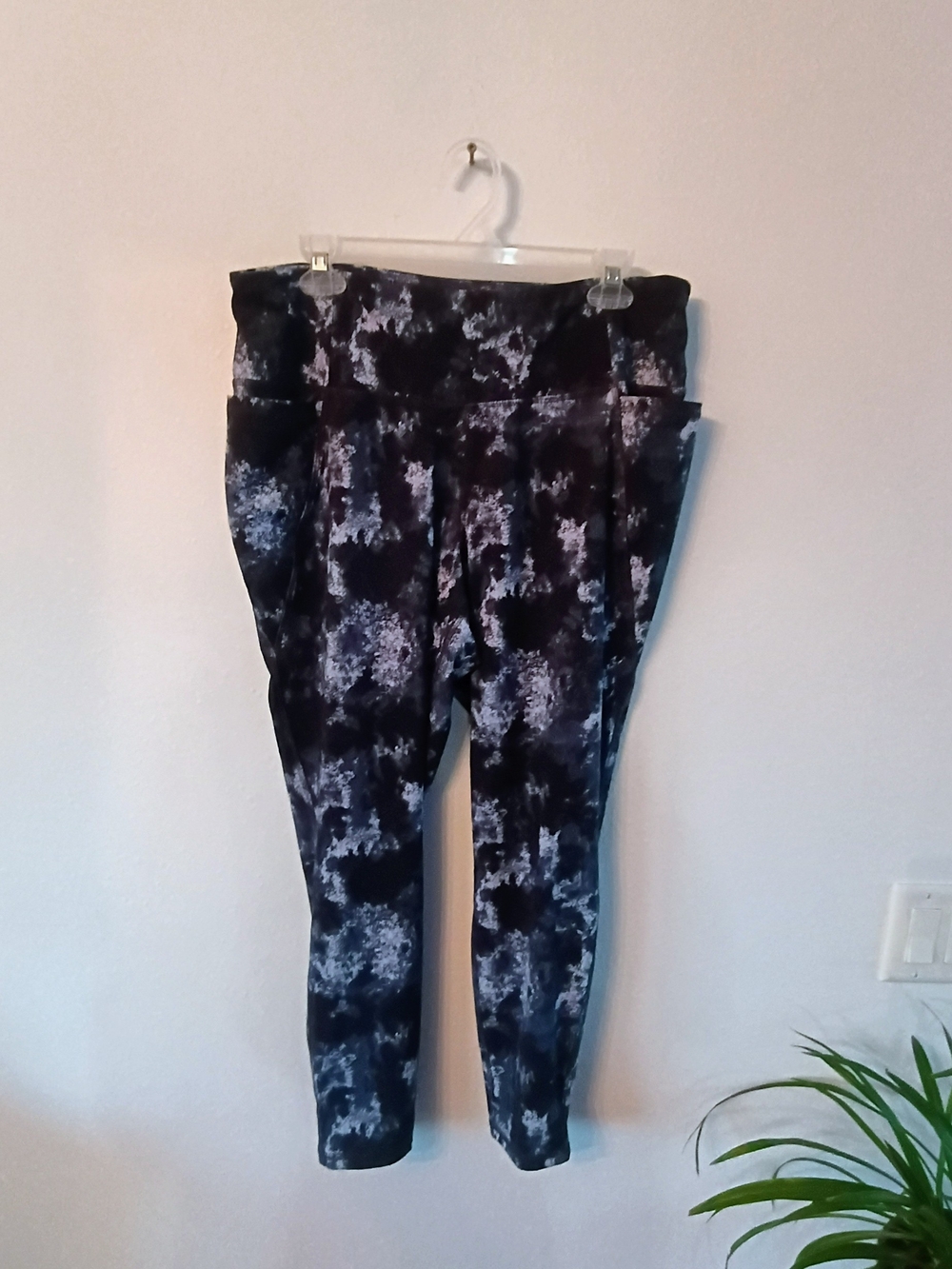 Livi Active Lane Bryant 18/20 Black Gray Marble Print Pocket Yoga Leggings